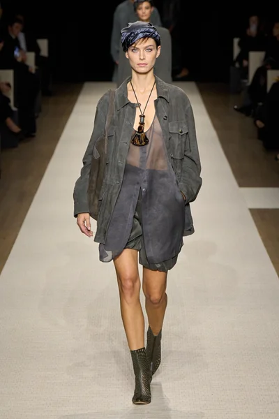 Look 32